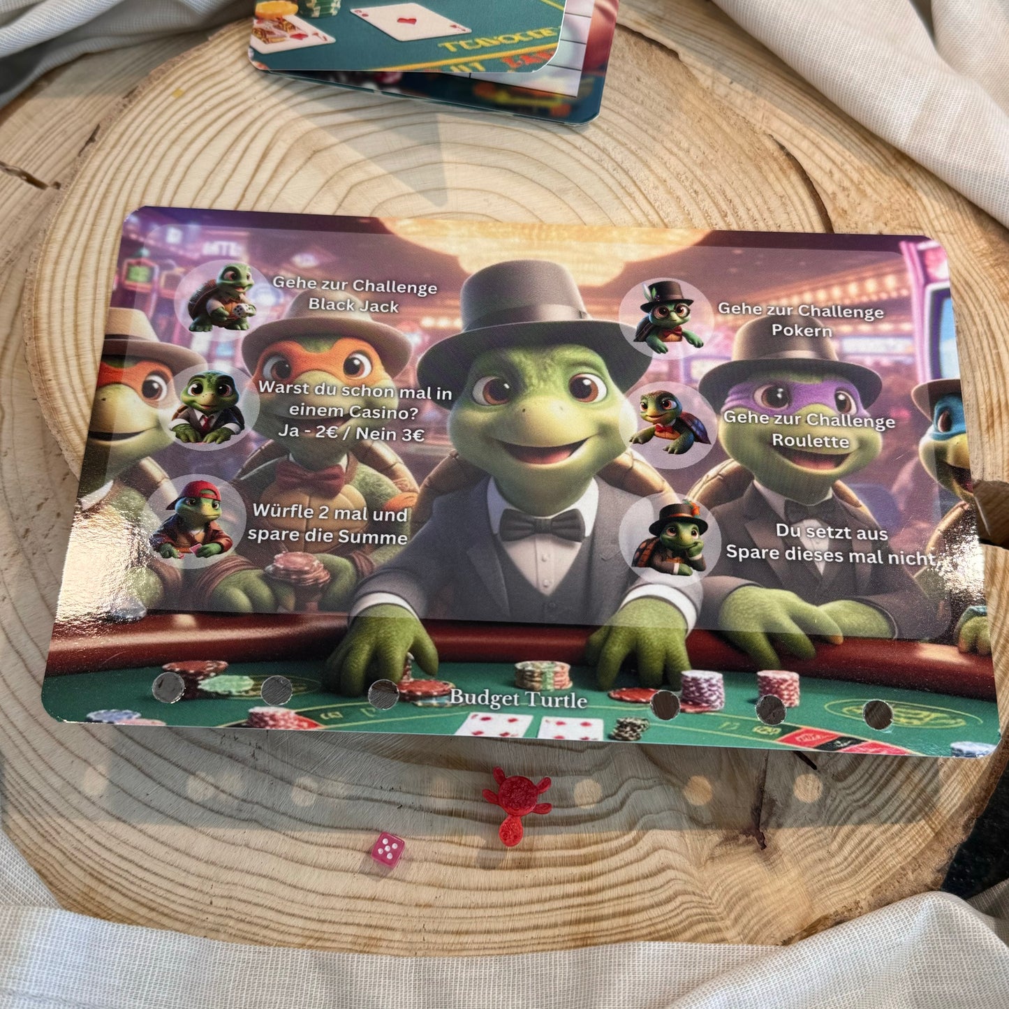 Turtle Sparspiel // Turtle Casino // Spielbrett mit Aktionsklappkarte, Würfel, Spielfigur und Tracker