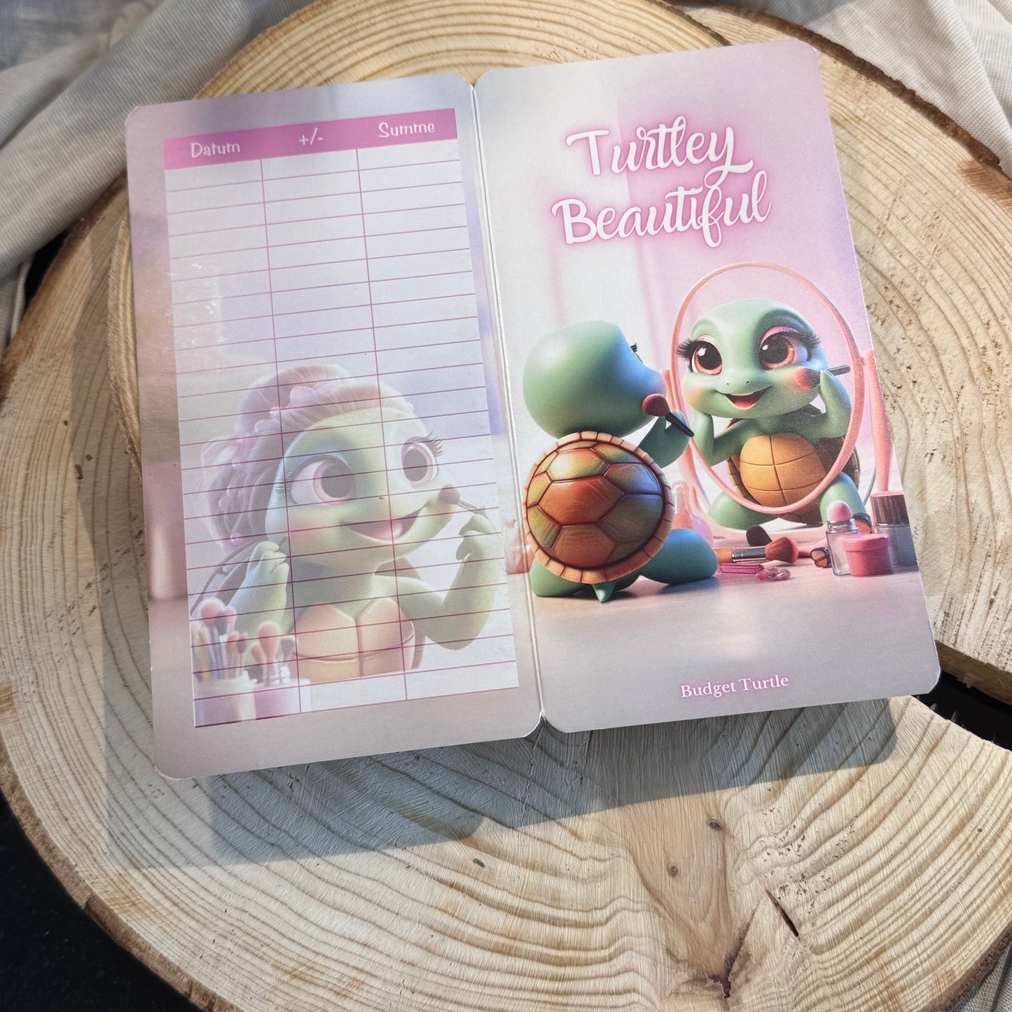 Turtley Beautiful Sparspiel // Spielbrett mit Aktionsklappkarte, Würfel, Spielfigur und Tracker